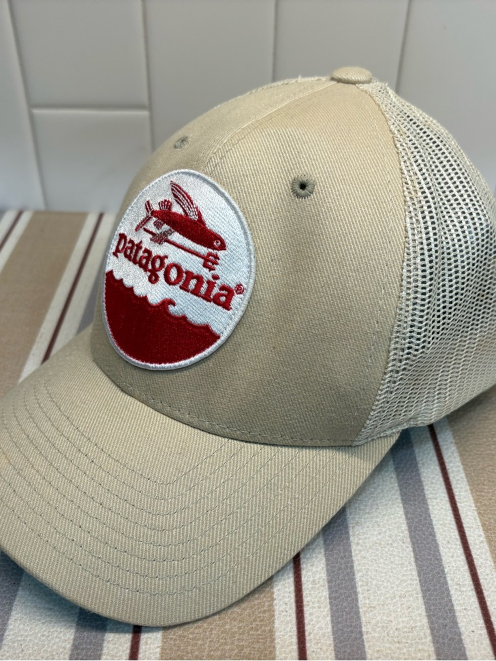 VTG Patagonia 29035 S8 Flying Fish Logo Trucker Hat Mesh Back Cap Tan Khaki